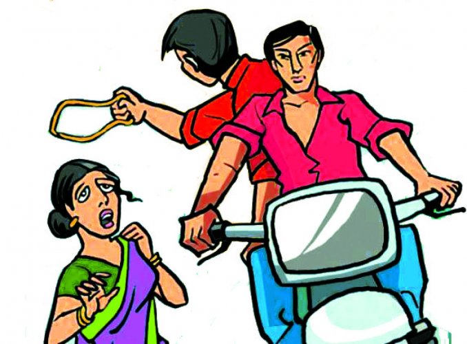 Gold necklace snatched: Two women victimized in Bhatkal