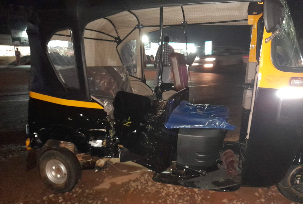 Auto driver injured in collision with Pick-Up Van in Bhatkal