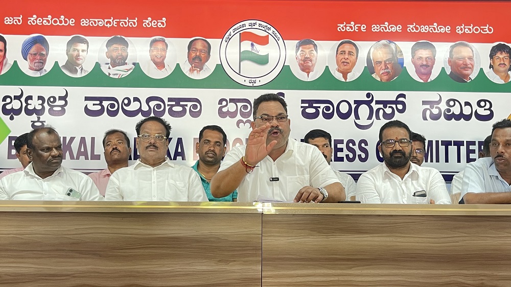 Bhatkal Congress accuses BJP of stirring unrest, Unveils controversy surrounding flagpole removal