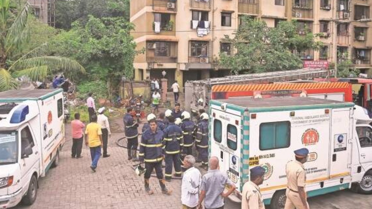 Three kids among 11 injured in Dharavi residential building fire