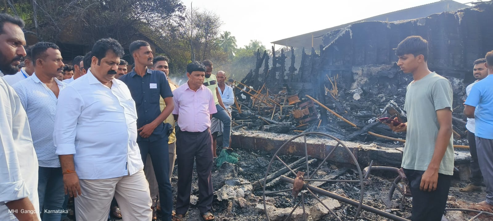 Minister Vaidya Assures Maximum Compensation for Gangolli Fire Victims