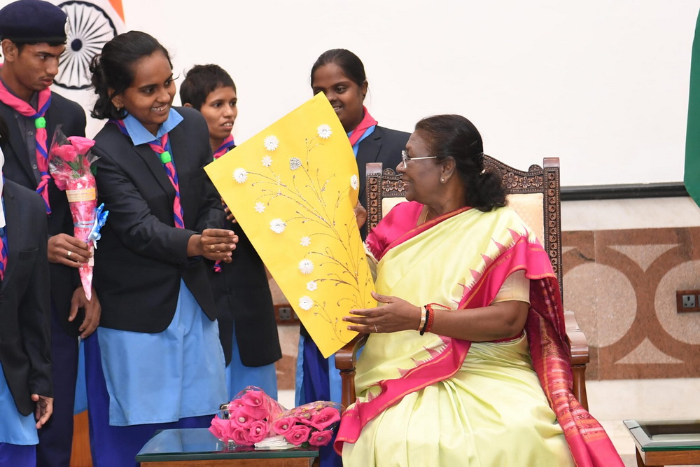 Sneha School Students from Bhatkal Meet President Murmu at Rashtrapati Bhavan, Delhi, for Children's Day Celebrations