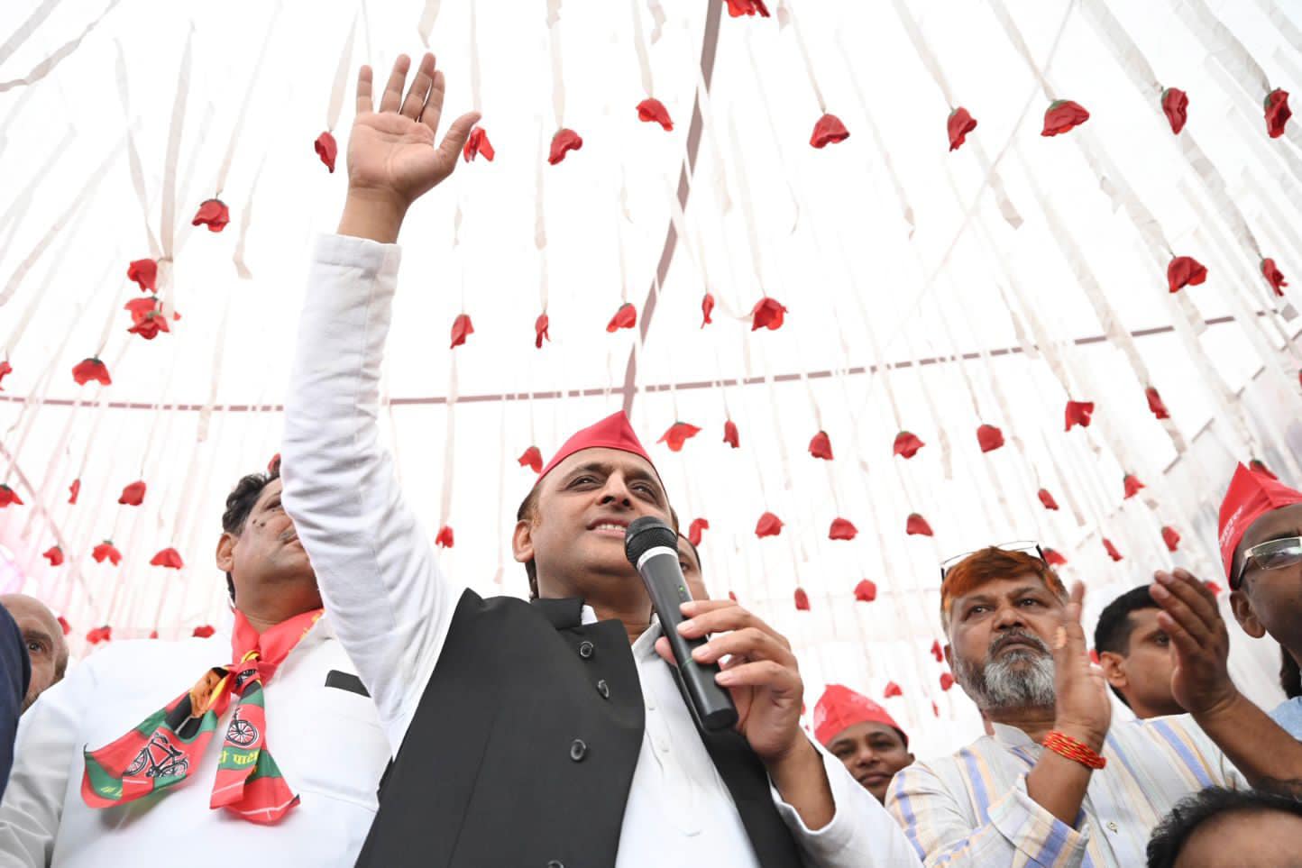 Organisations that spread hatred in country should be banned: Akhilesh Yadav